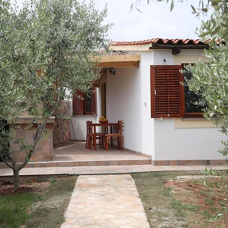 Holiday Houses Marta โรวีน ภายนอก รูปภาพ